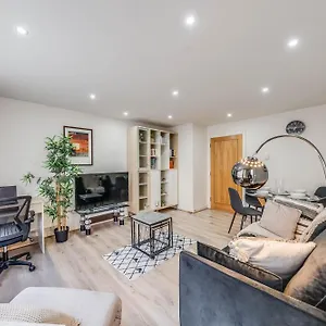 Apartment Canary Wharf O2 Excel Flat With Parking & Balcony, London